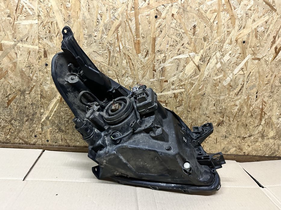 Передня ліва фара Toyota Urban Cruiser Ist Тойота Урбан Крузер 09-14