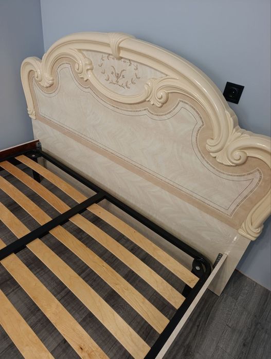 Продається комплект у спальню