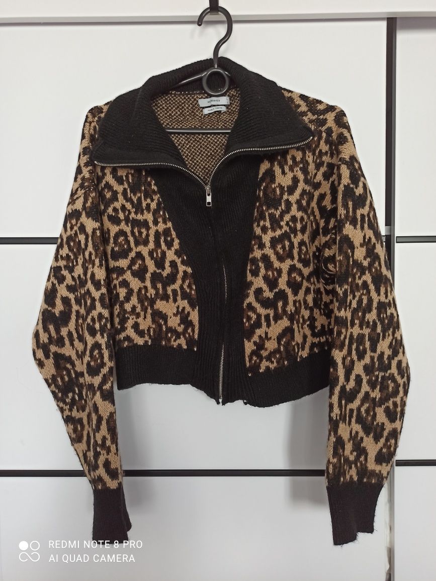 Sweter w zwierzęcy wzór