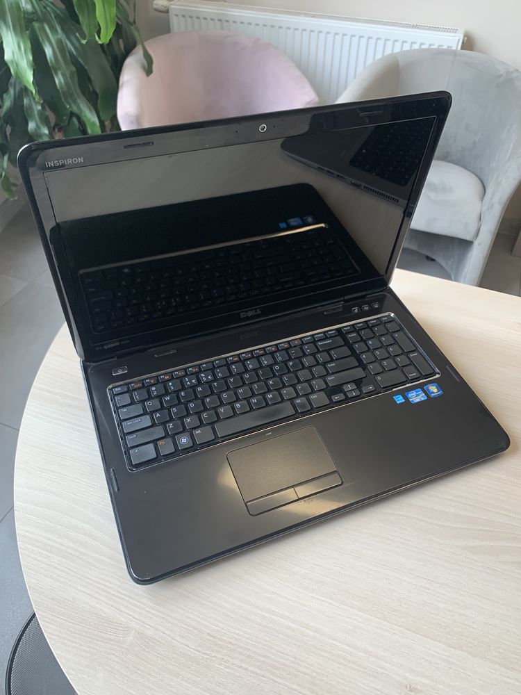 Dell Inspiron N7110 laptop