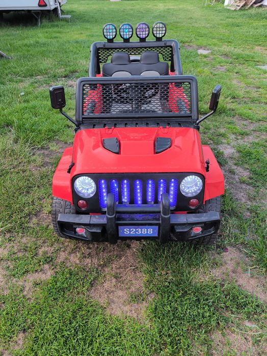 Jeep auto na akumulator 4x4