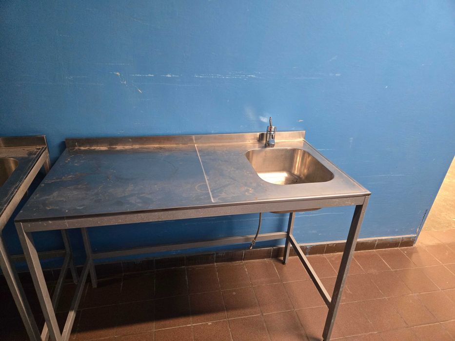 Stoły nierdzewne z zlewem i baterią