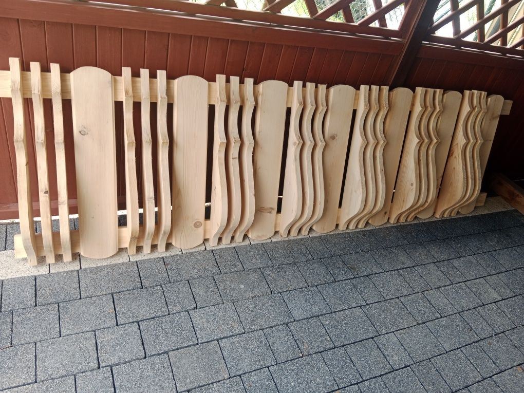Płotek  ozdobny drewniany o  szerokości 250 cm / wysokości 71 cm