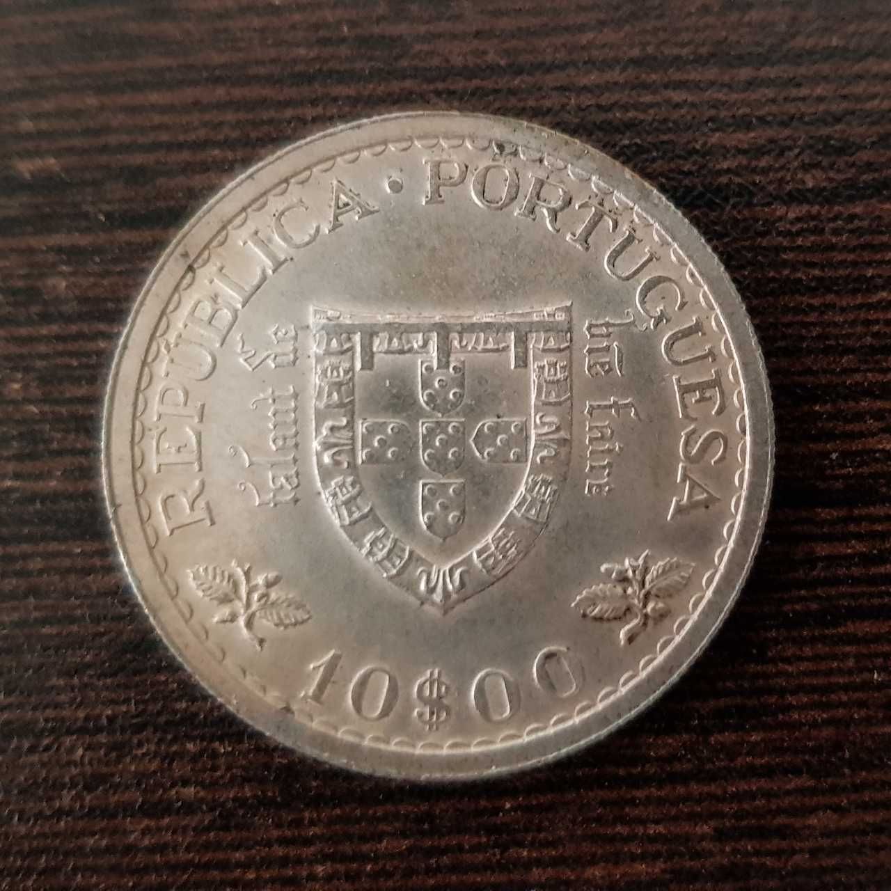 Escudos portugueses em prata (10 e 20$00)