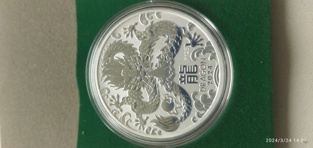 Срібна монета дракон
