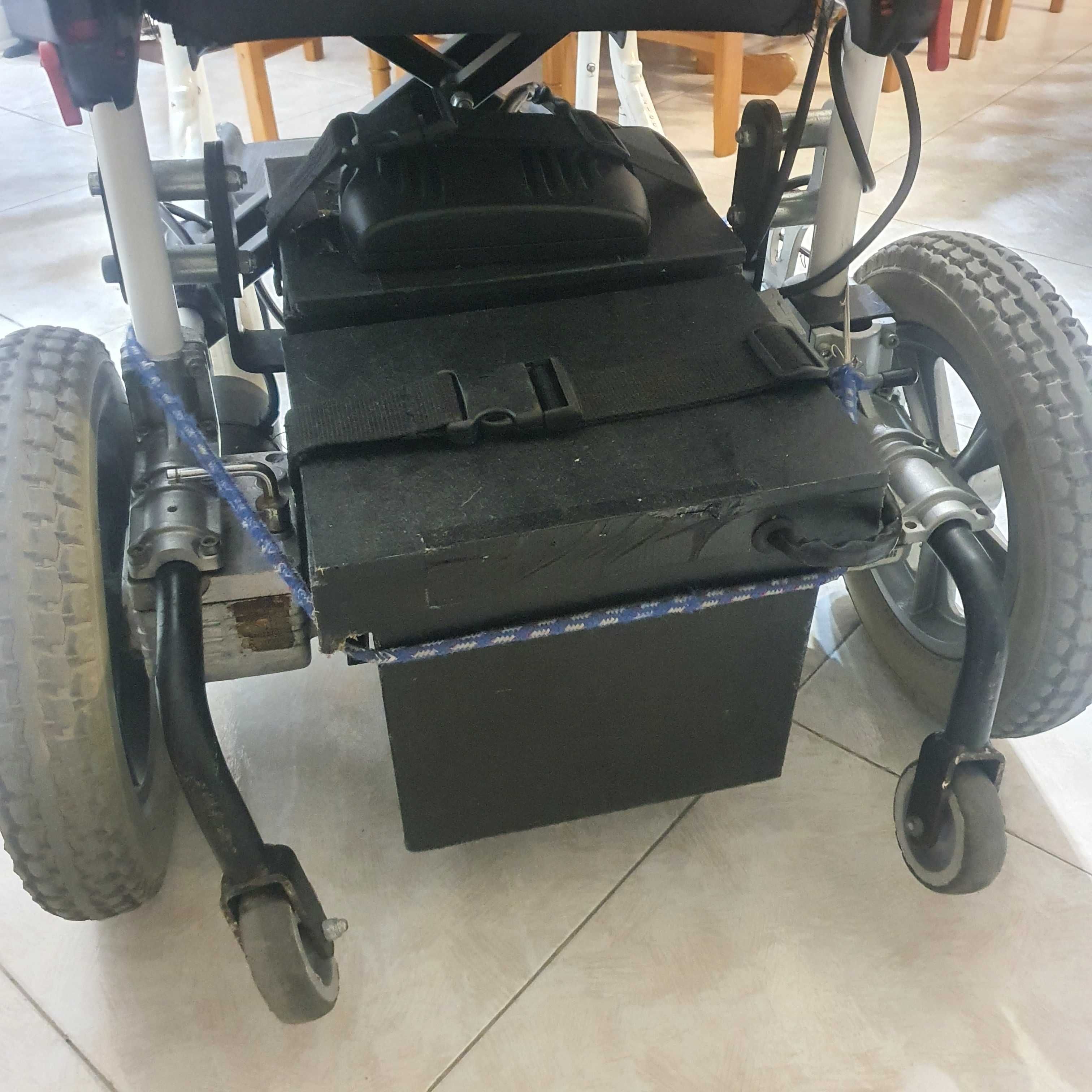Cadeira de rodas elétrica usada