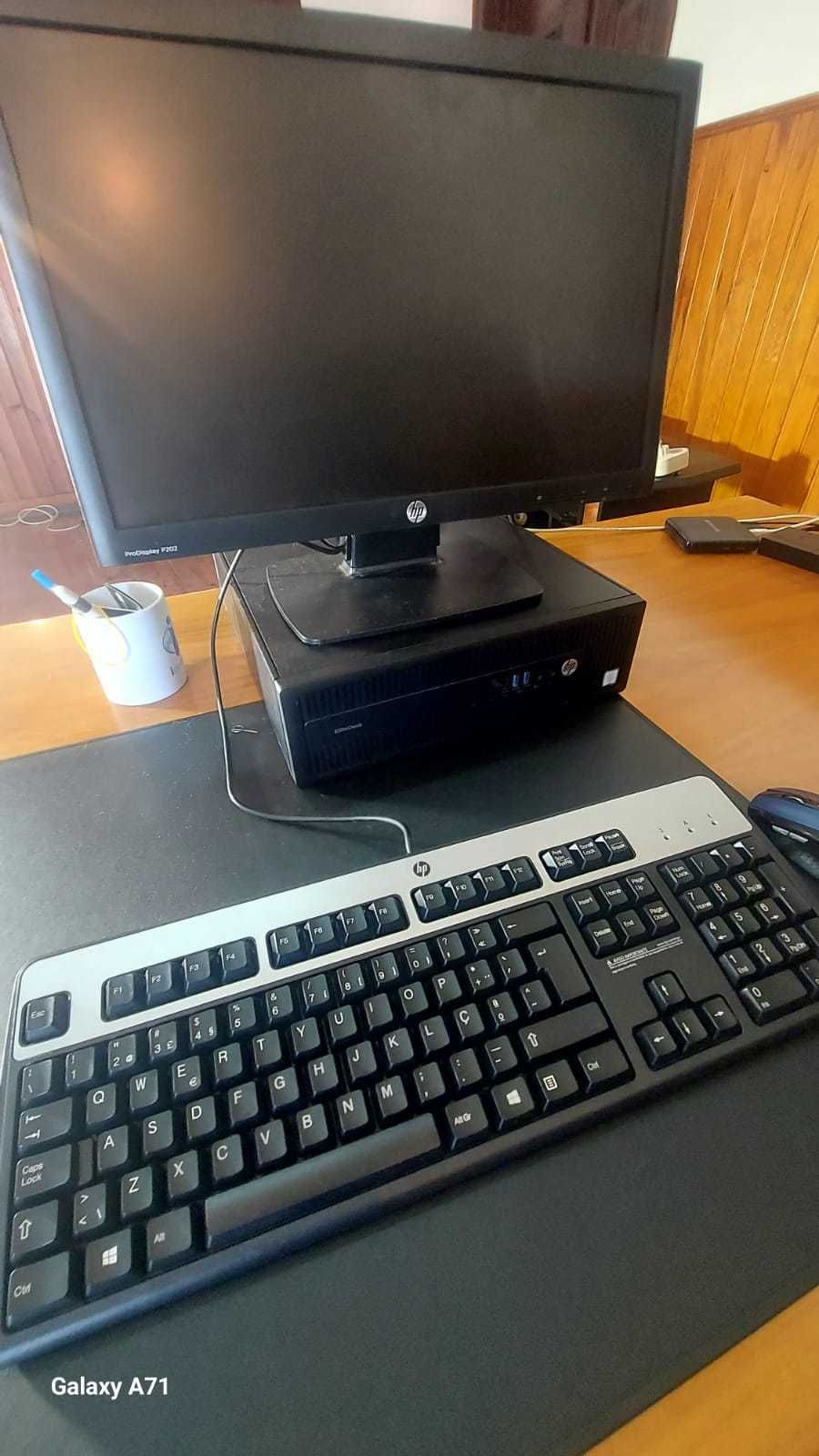 Computador i7 HP Desktop + Monitor 17 Polegadas + Rato + Teclado