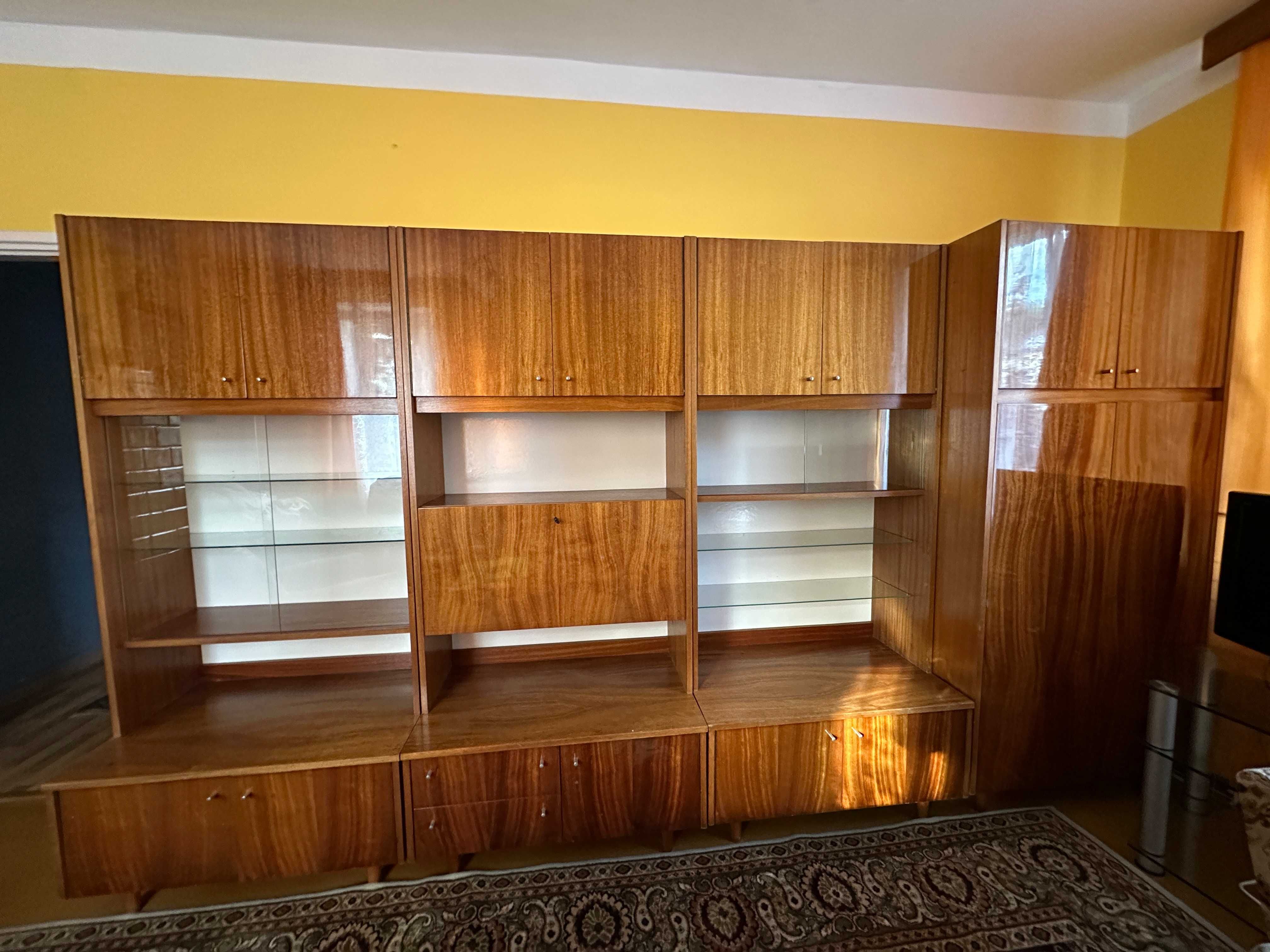 Meblościanka lata 90 oddam za darmo