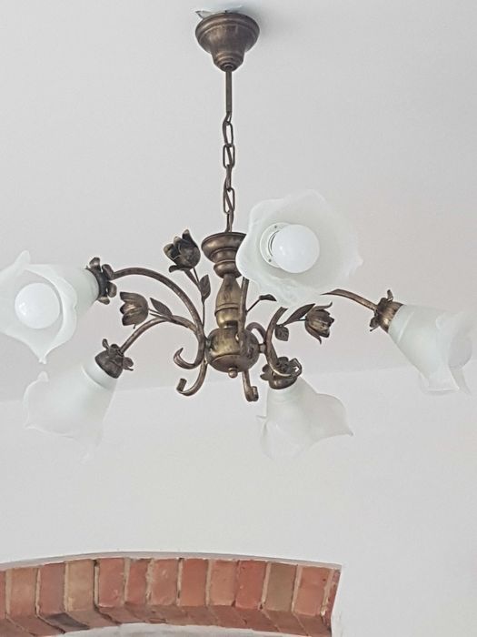 Żyrandol lampa kuty róże na pięć żarówek