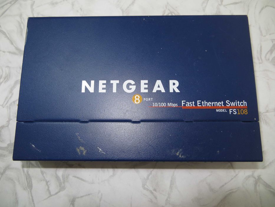 Комутатор Netgear FS108 v2