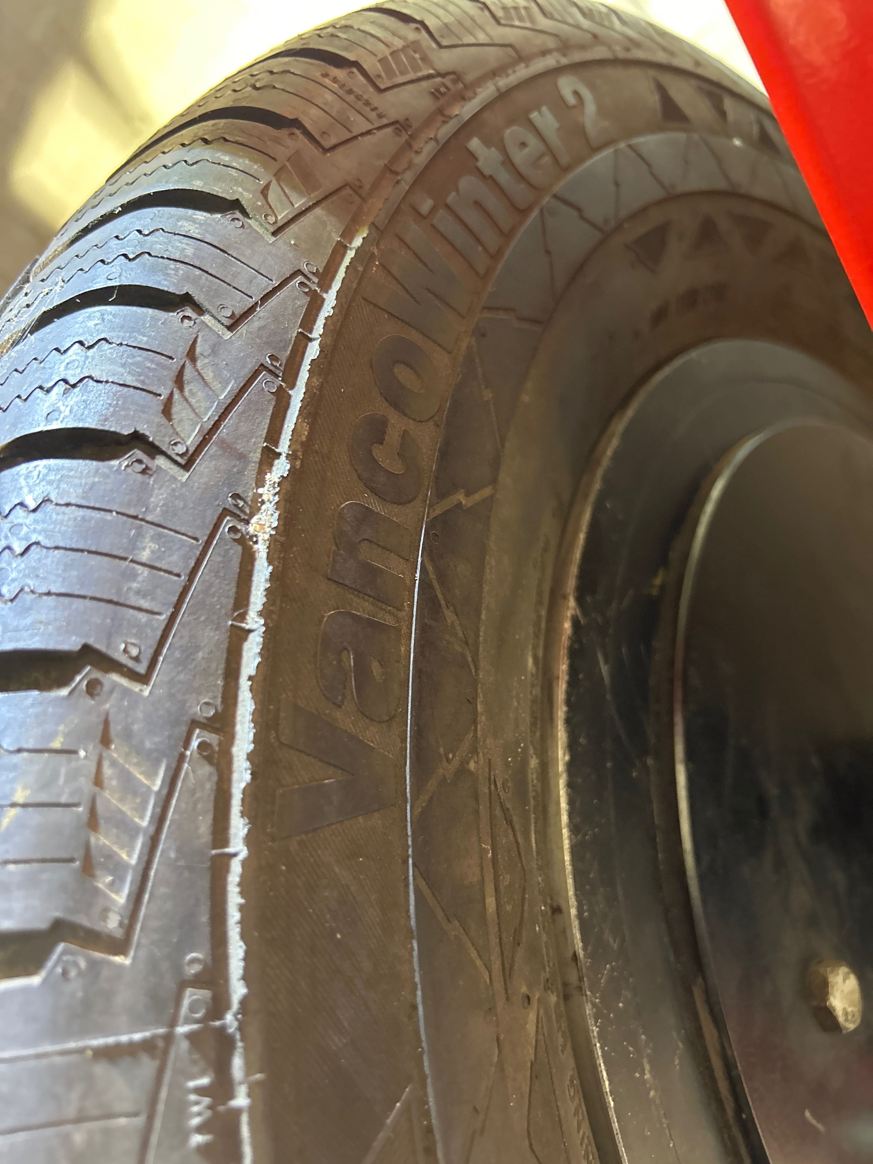 Continental VancoWinter 2 225/75/16c 116/114R