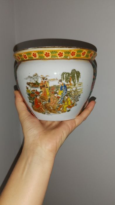 Doniczka porcelanowa w stylu chińskim