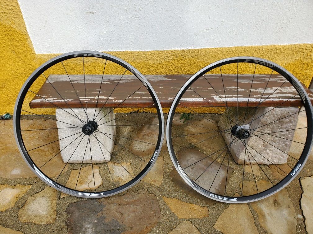 Rodas Shimano RS