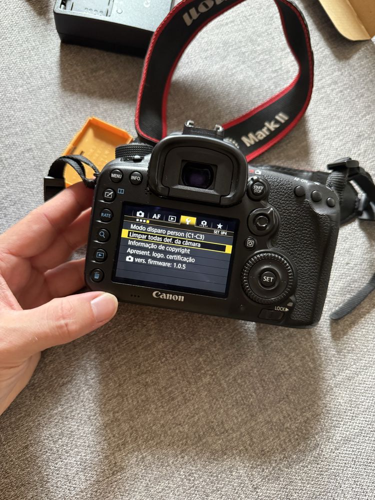 Canon 7D Mark II + Canon 18-135mm f3.5