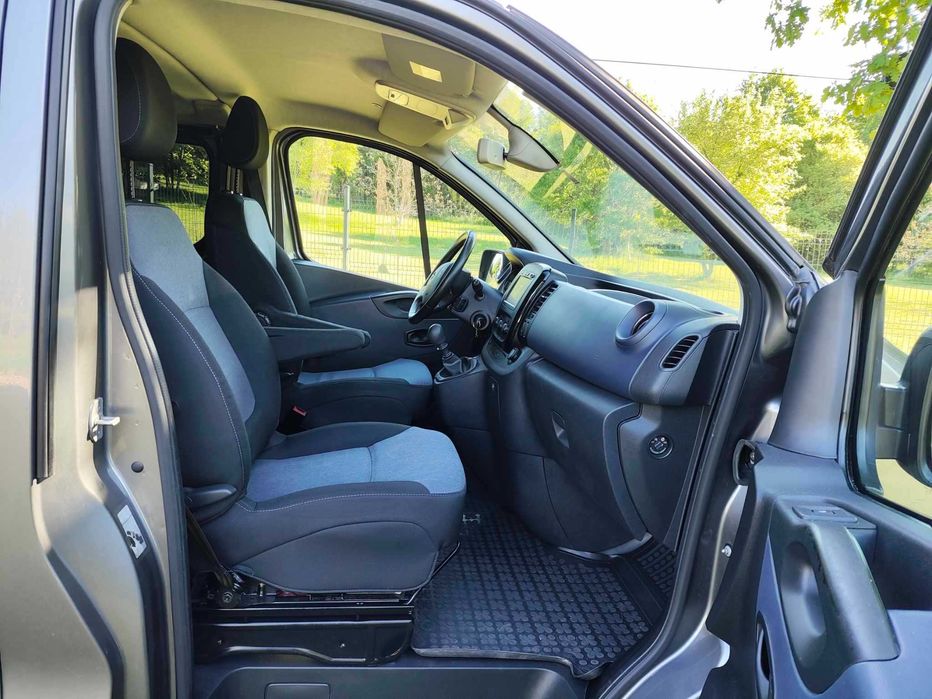 Wynajem Bus 8/9 osób Opel Vivaro Long 1.6 CDTI