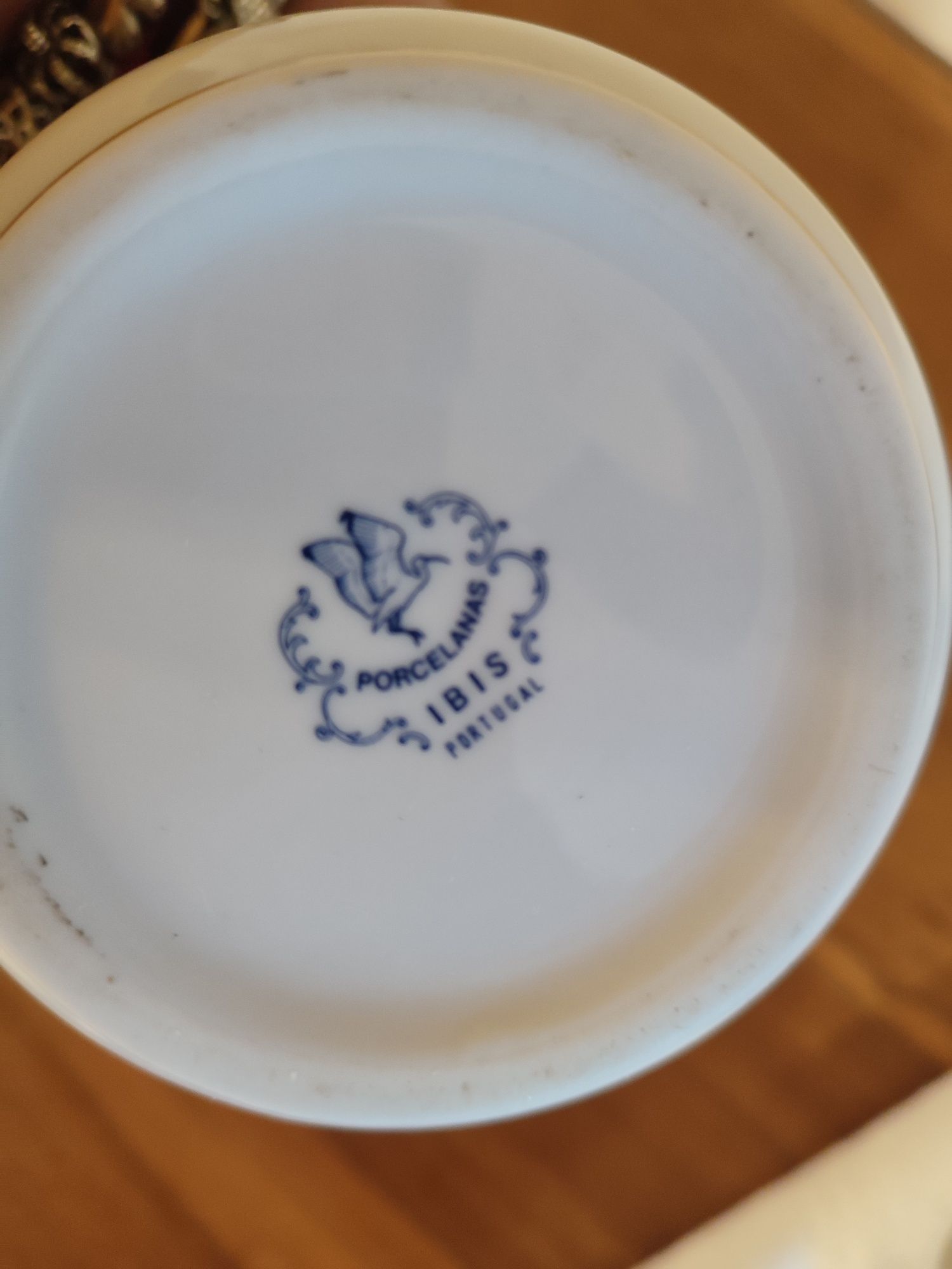 Pote decorativo em porcelana