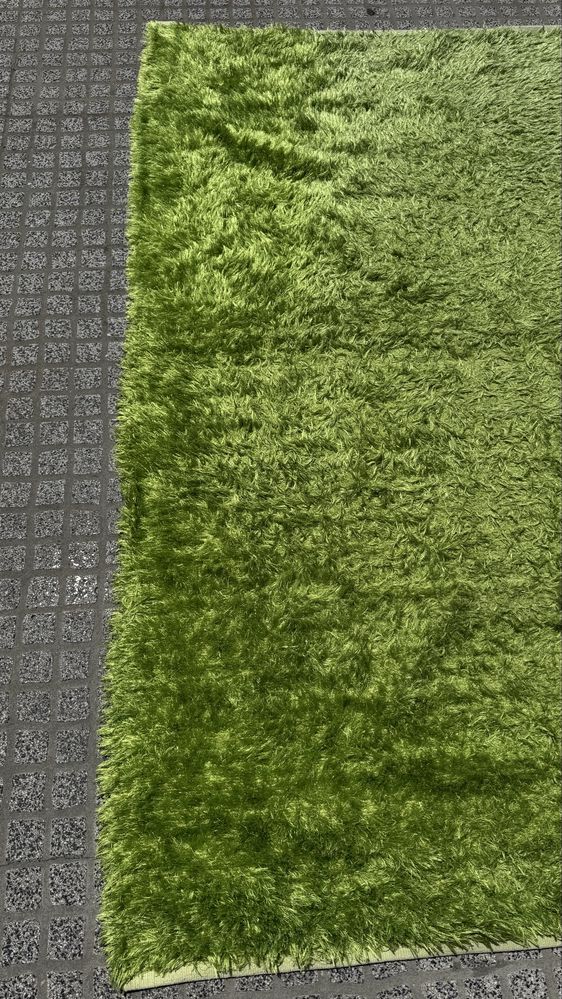 Tapete pelo comprido verde - excelente estado