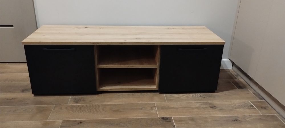 Regał pod telewizor