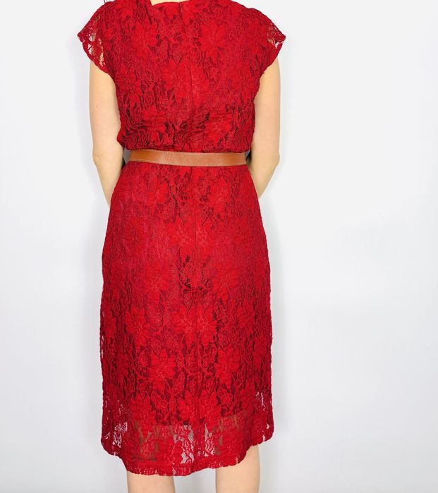 Czerwona koronkowa sukienka midi M 38