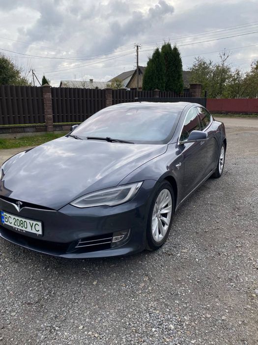 Tesla Model S 2018