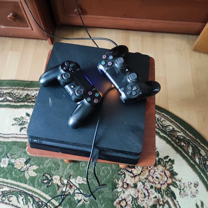Playstation 4 slim 1TB