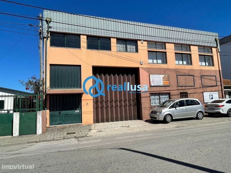 Armazém em Esmoriz perto do Intermarchê e da A29