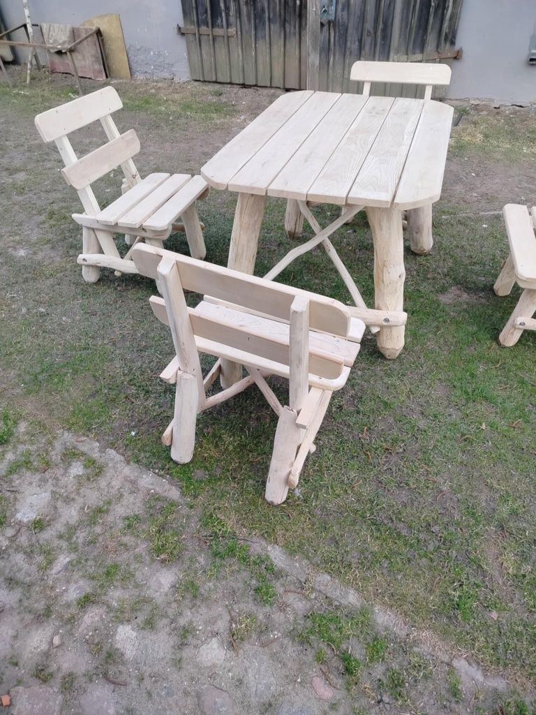 Komplet ogrodowy. Stół, ławki, krzesła