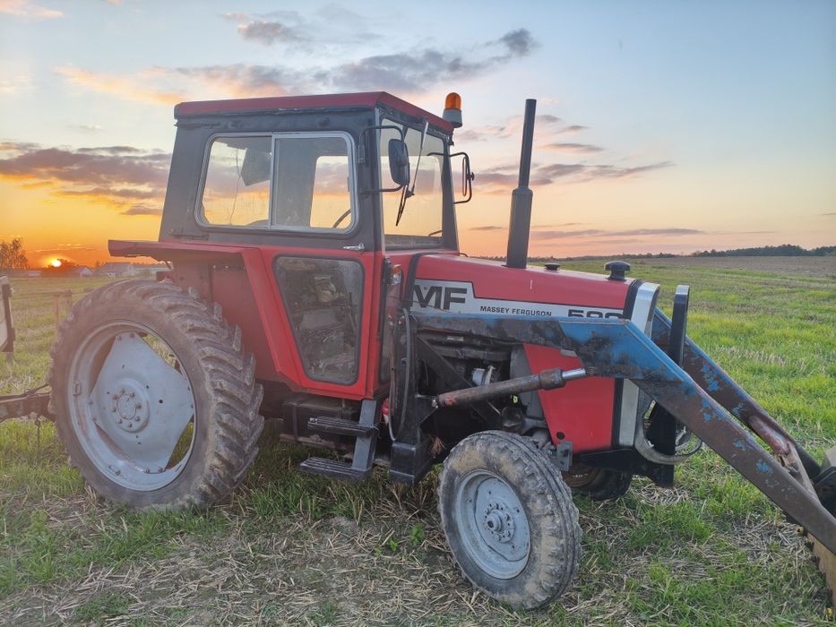 Ciągnik Massey Ferguson z turem