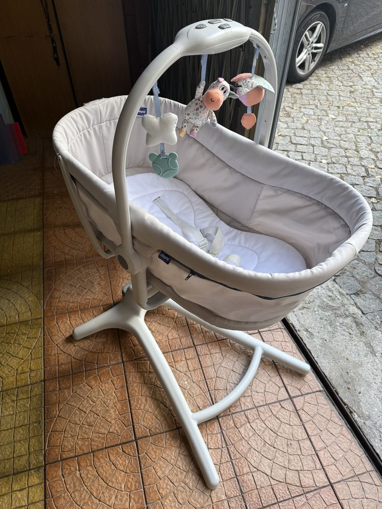 Chicco baby hug 4 em 1 com colchão extra, roupa de cama e kit de comer
