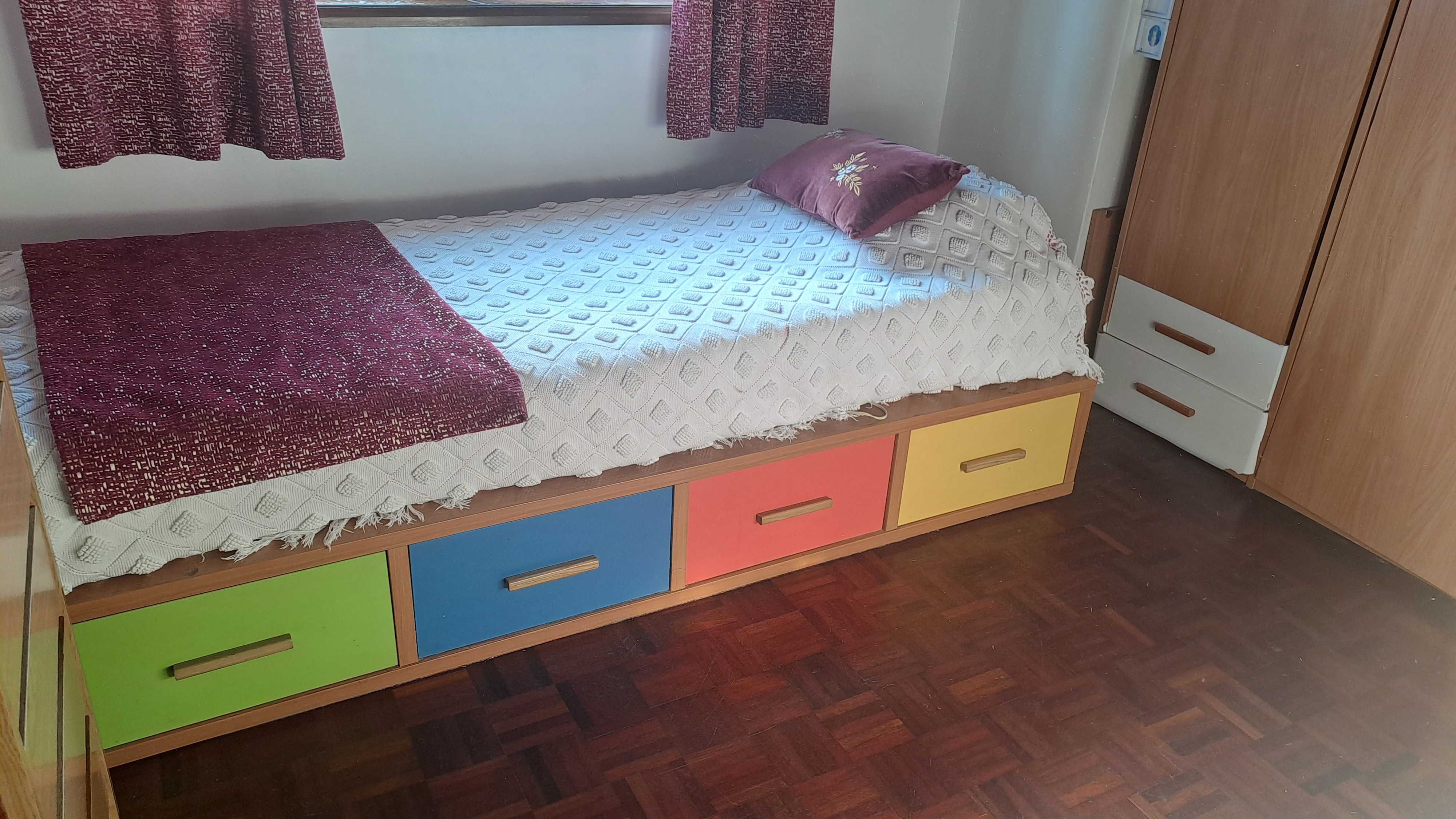 mobilia de quarto de solteiro