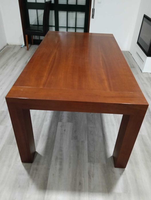 Mesa e 6 cadeiras