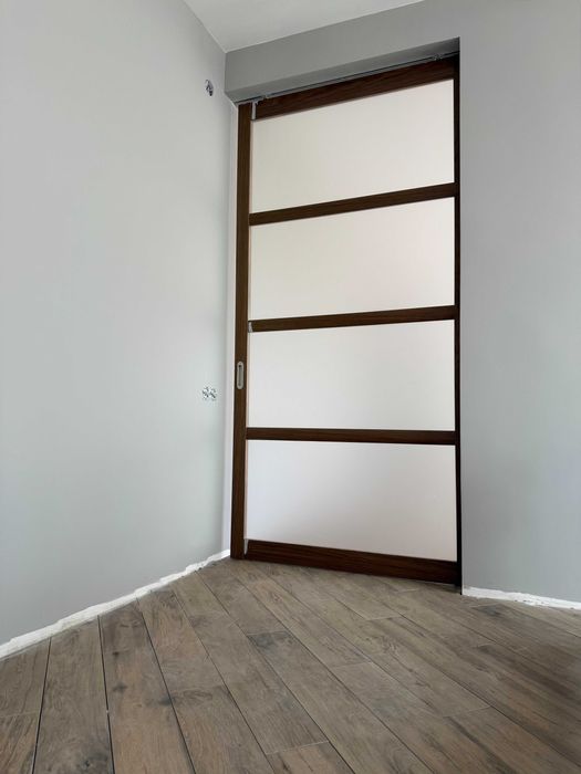 Продам котедж 480м  с.Шпитьки 17 км по Житом. трасі 15с.біля озера