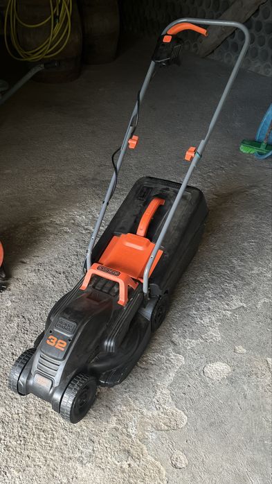 Corta-relvas Black + Decker 32 (2 meses)