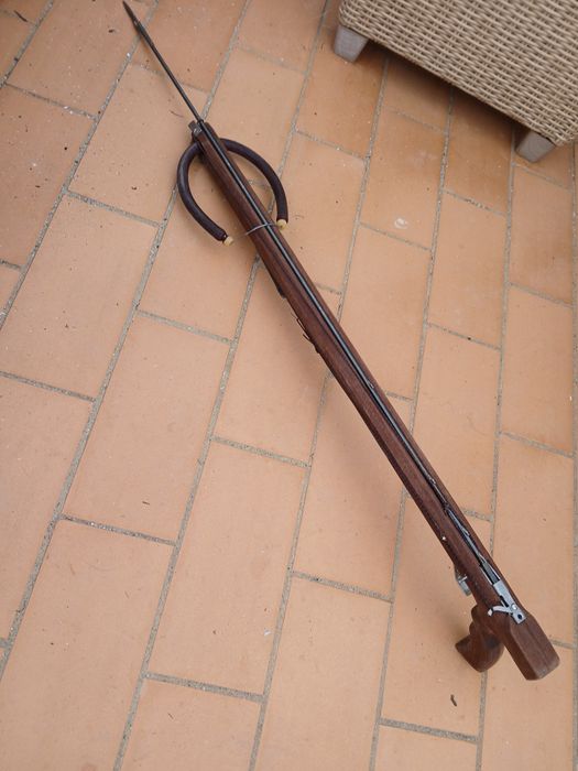 Arma de caça submarina de maderia