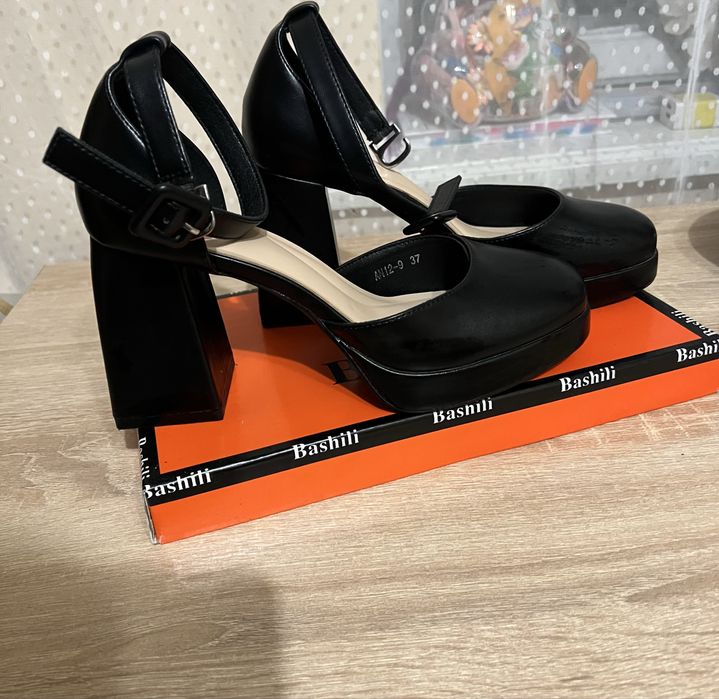 Взуття( туфлі) 37.