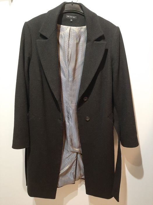 Klasyczny wełniany czarny płaszcz z paskiem