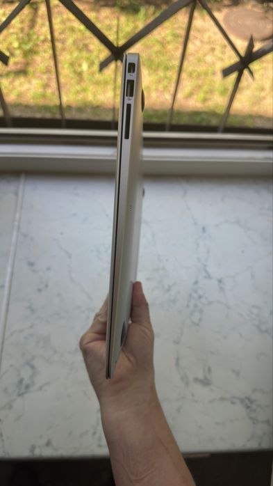 Продам MacBook Air 13 2015 года