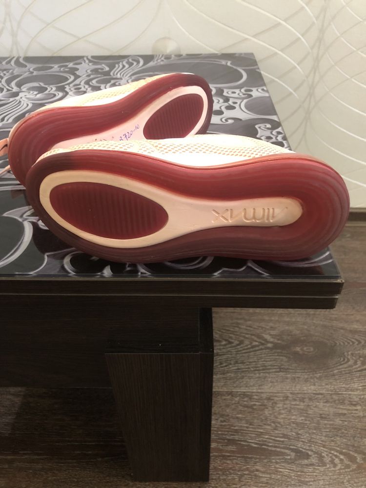 Кроссовки Nike Air Max 720  размер 36,5