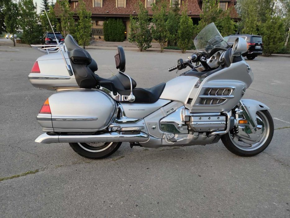 HONDA GOLD WING 1800 , 39000 родного пробега  новая резина Bridgestone