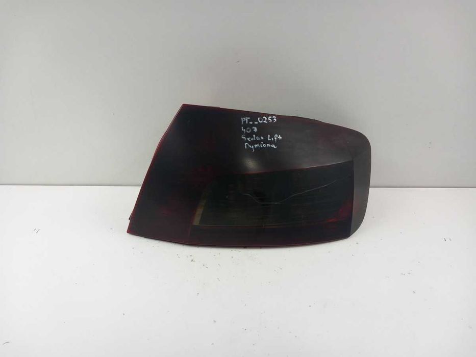 Peugeot 407 Sedan Lift Lampa Tył Prawa Dymiona