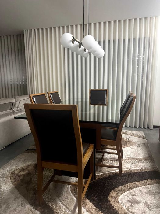 Mesa jantar vidro, madeira cerejeira e mogno, com 6 cadeiras