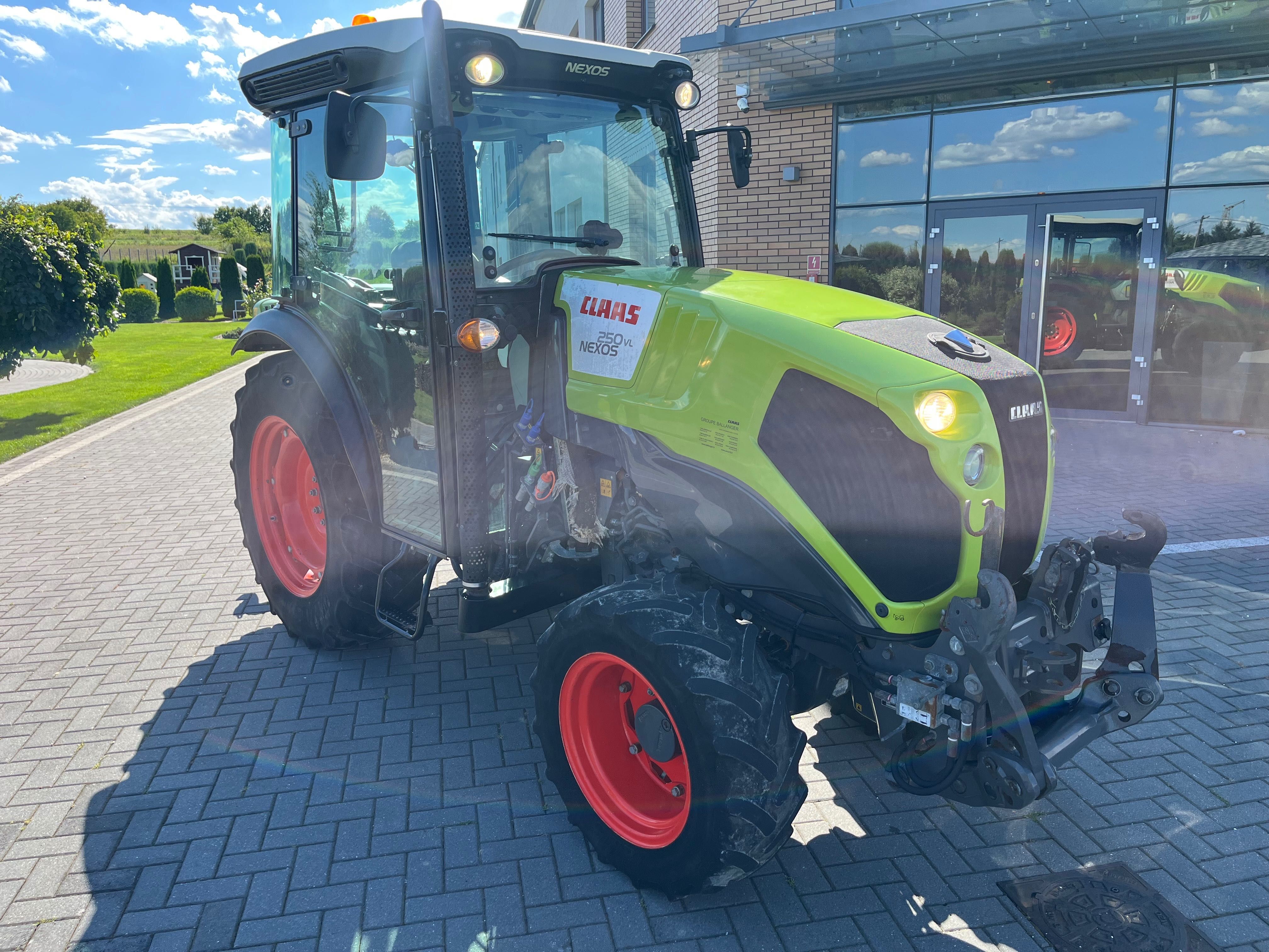 Claas Nexos 250vl Sprowadzony  super stan ciągnik sadowniczy Tuz