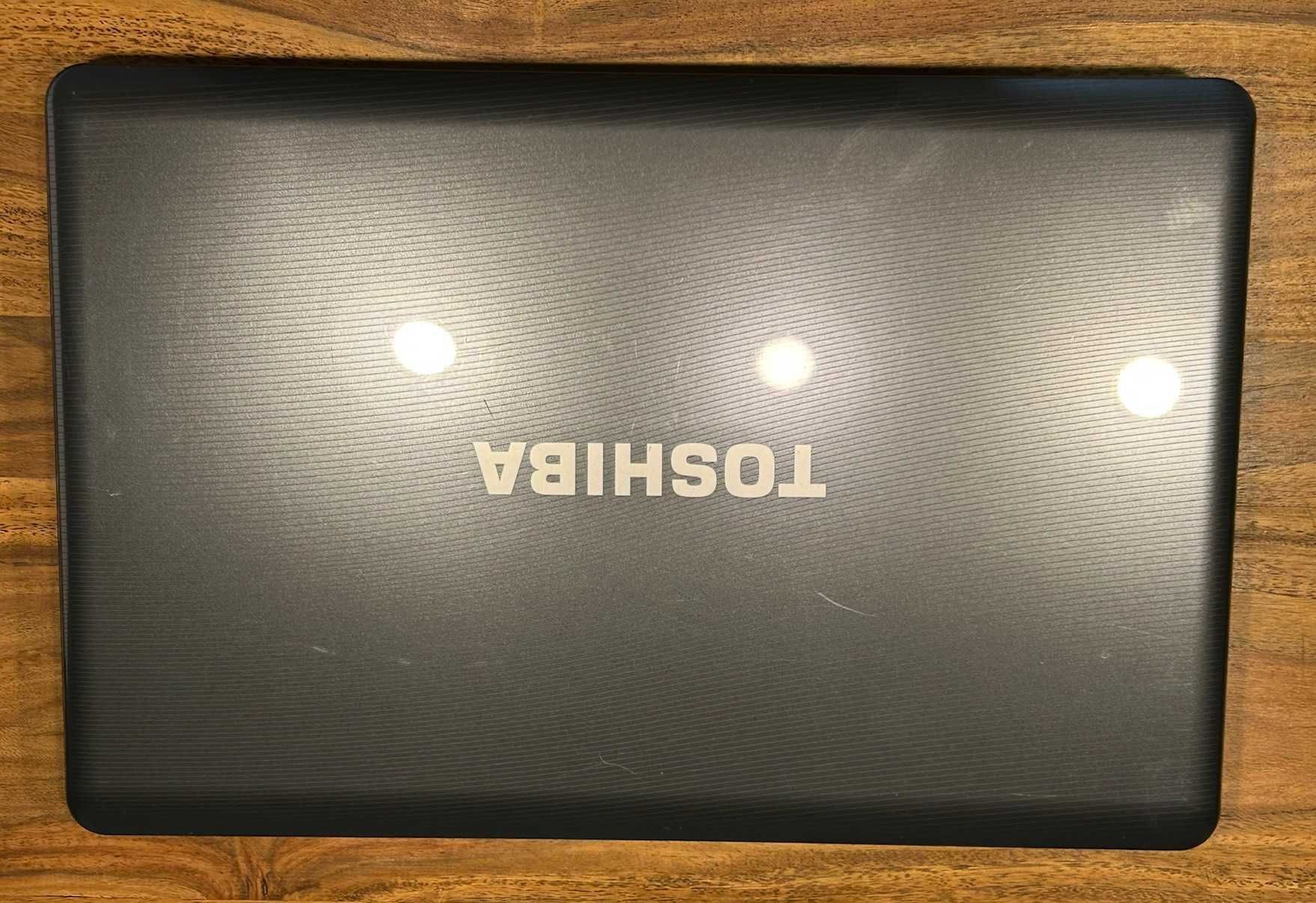 Laptop Toshiba Satellite 17" L550D - stan idealny - uszkodzony