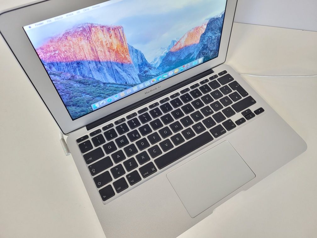 Apple Macbook Air- Intel, 2gb ram, SSD 60gb, Szybki, Poręczny, 11"