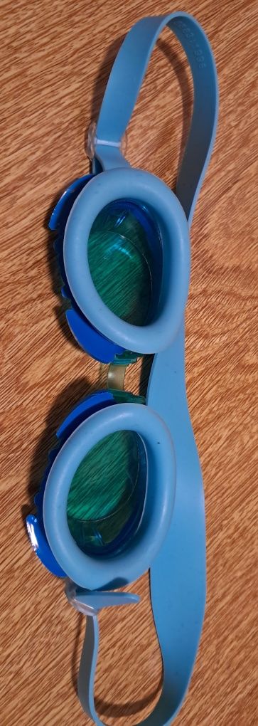 Продам дитячі окуляри для плавання