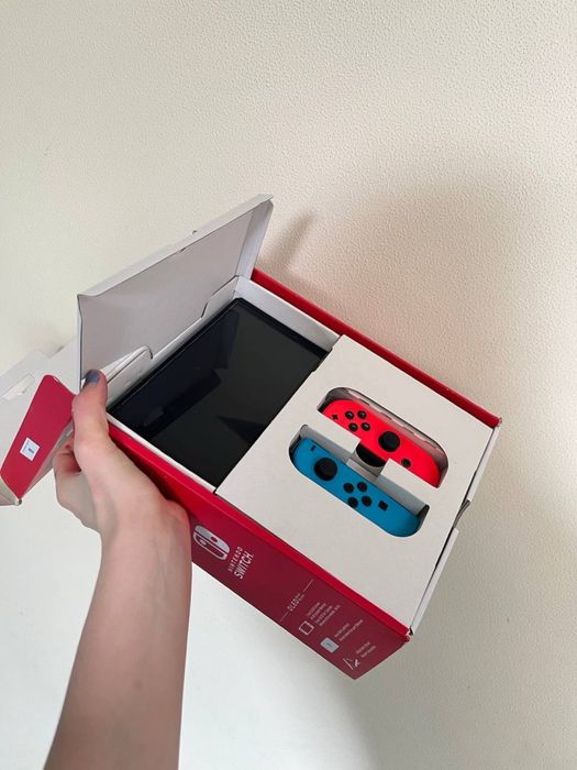 Nintendo Switch OLED (Neon Blue/Red)