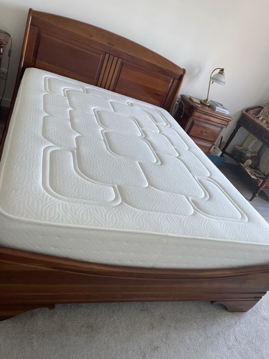 Cama,estrado,mesas de cabeceira, comoda em cerejeira