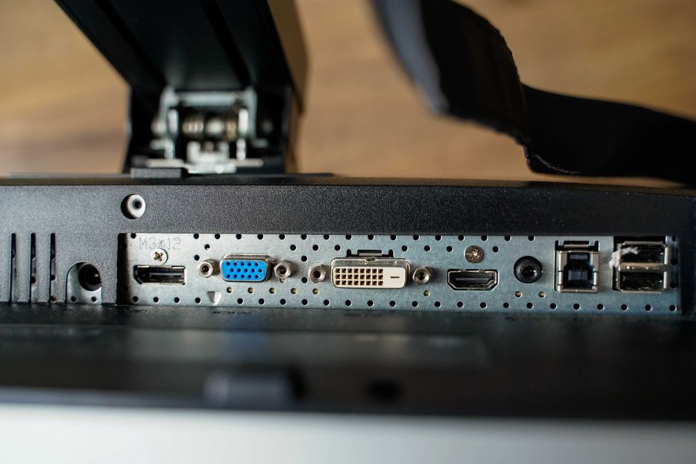 Monitor Dell UltraSharp U2713HM 27" – WQHD 2560x1440