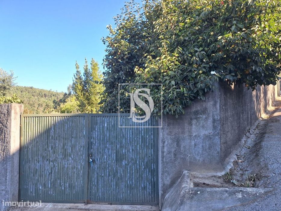 Terreno rústico com 1500m2 nas Sernadas