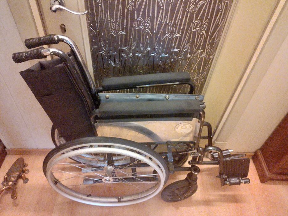 Инвалидная коляска складная  (44cм)